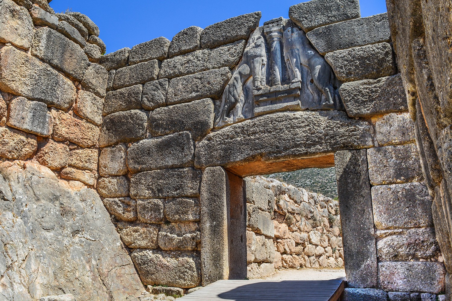 Ultimate Guide to Getting Started in Greece: Athens Highlights and Top Day Trips