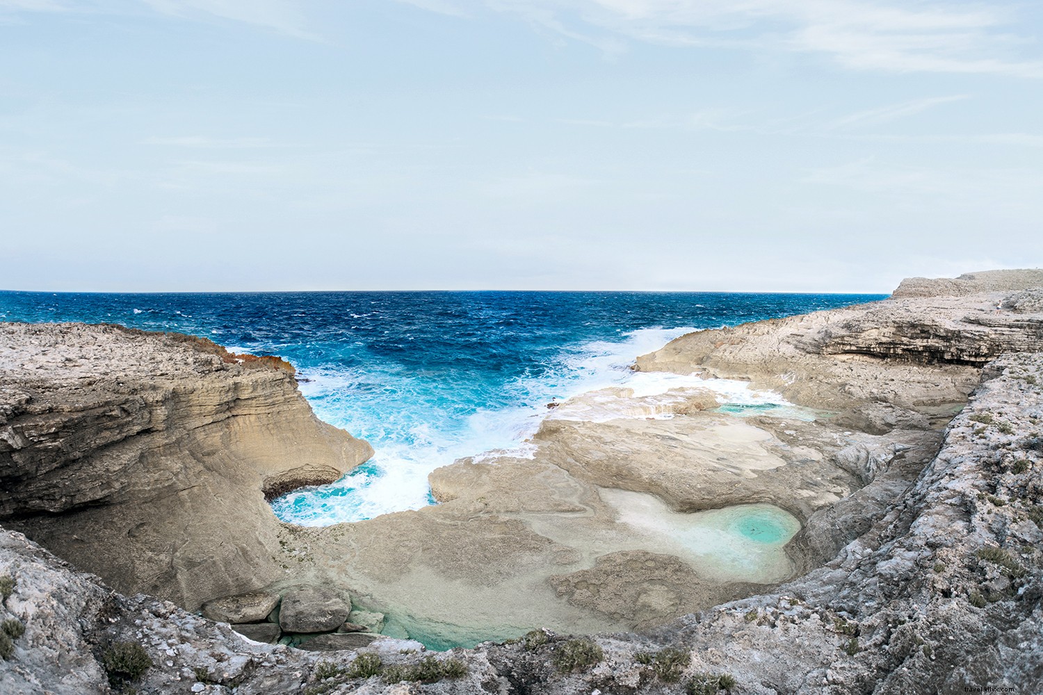 8 Unmissable Experiences in The Bahamas: Wildlife, Blue Holes, and Pristine Beaches