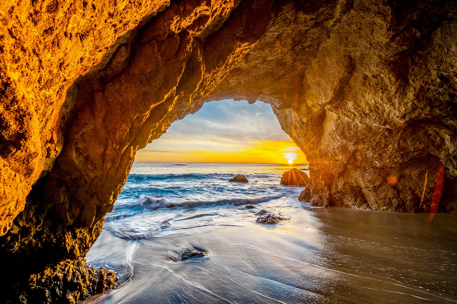 Tampa Bay vs. Los Angeles: Which West Coast Destination Wins? Sunsets, Beaches & Adventures Compared