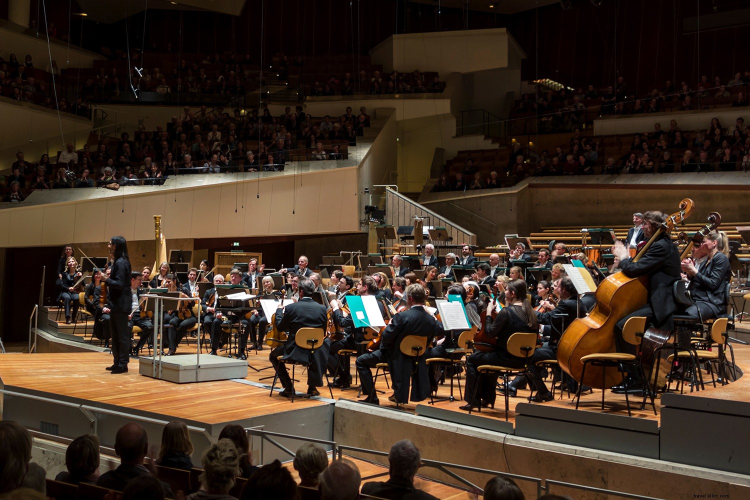 20 Iconic Destinations: Stunning Virtual Tours You Can Explore from Home