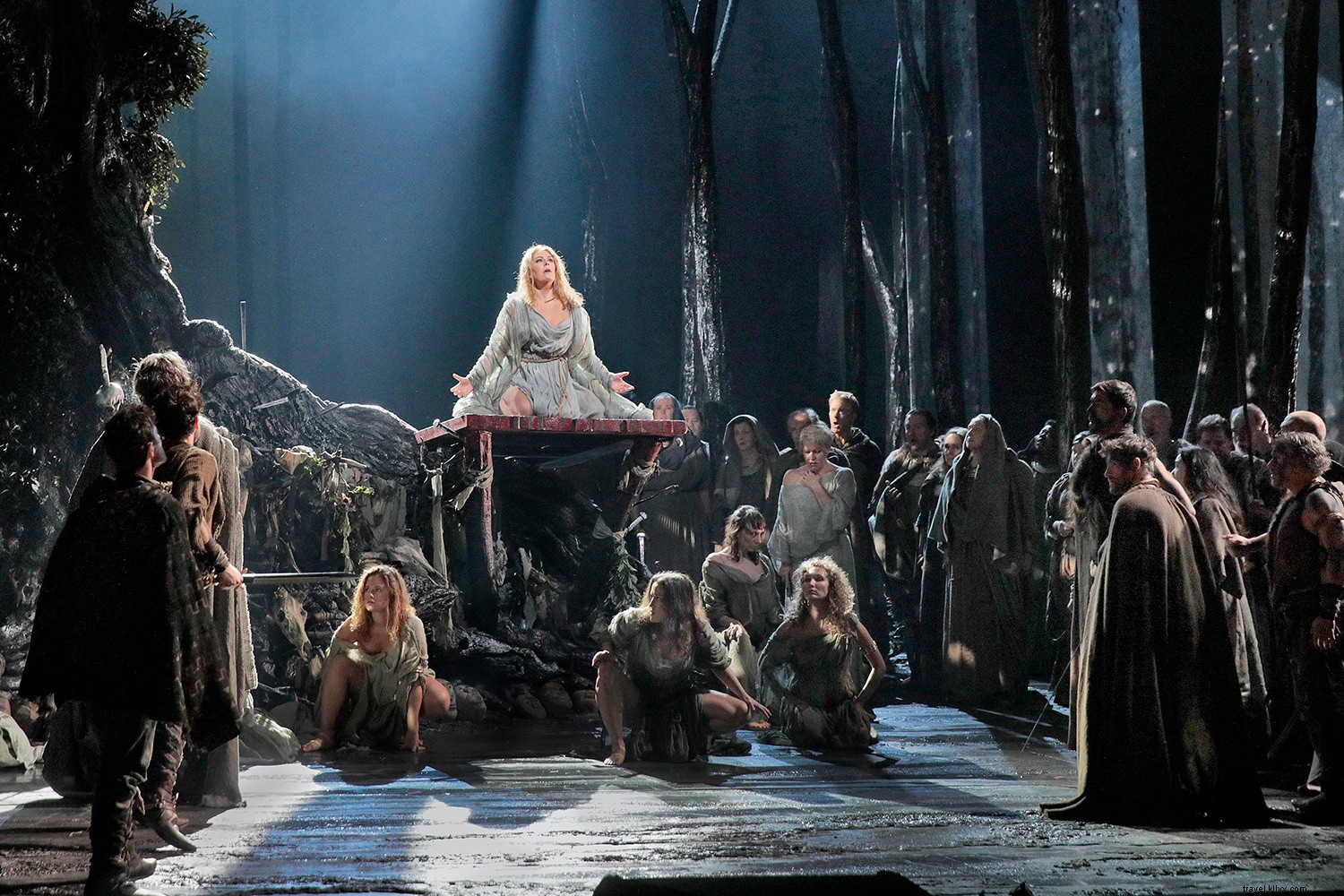 20 Iconic Destinations: Stunning Virtual Tours You Can Explore from Home