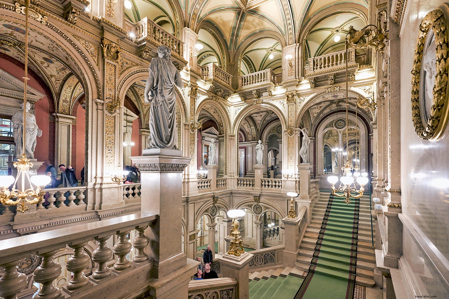 20 Iconic Destinations: Stunning Virtual Tours You Can Explore from Home