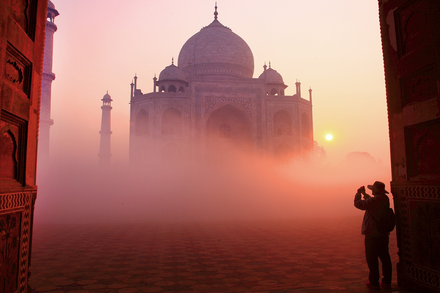 20 Iconic Destinations: Stunning Virtual Tours You Can Explore from Home