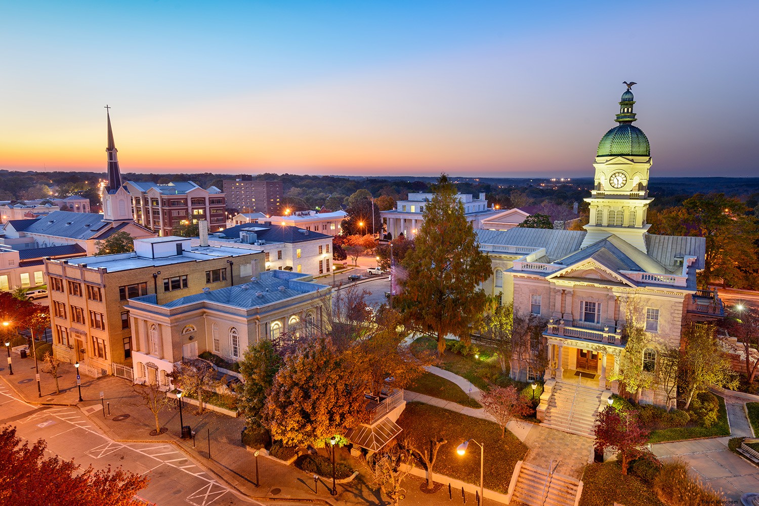 Top 8 Must-Visit College Towns in the U.S.: History, Culture, and Culinary Gems