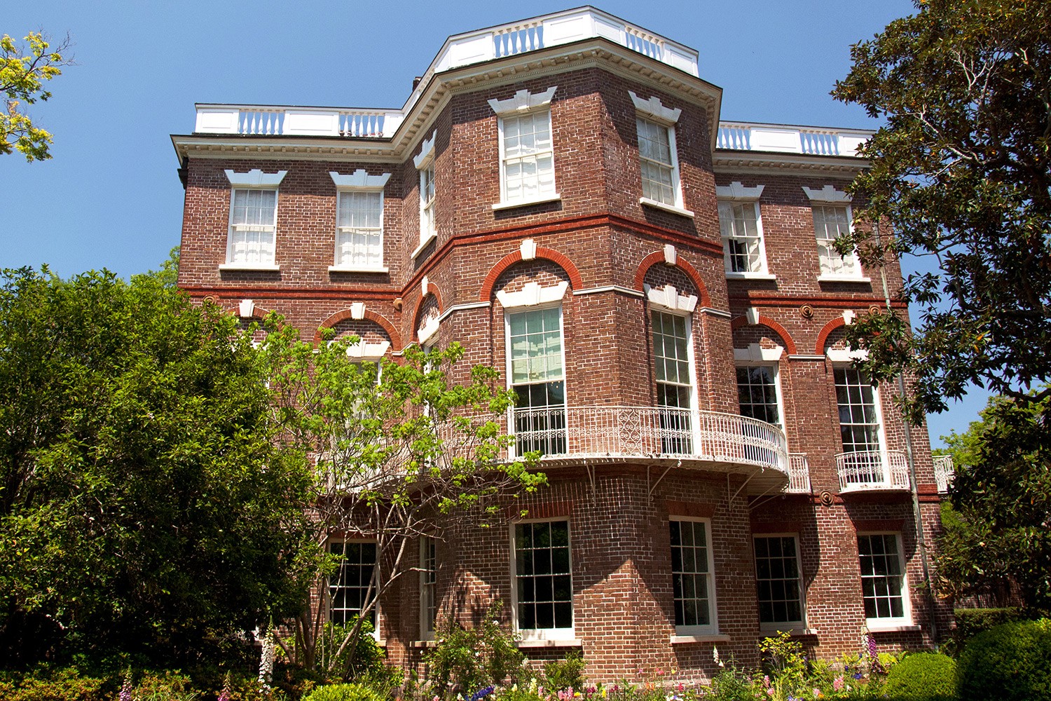 Top 6 Fall Destinations for Solo Travelers: Expert Recommendations