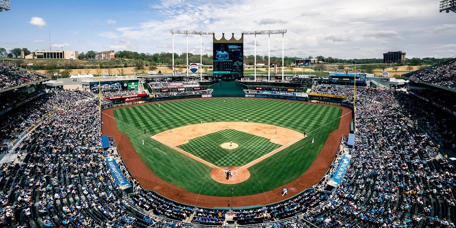 Top 10 Iconic MLB Stadiums Worth Visiting: Timeless Baseball Treasures