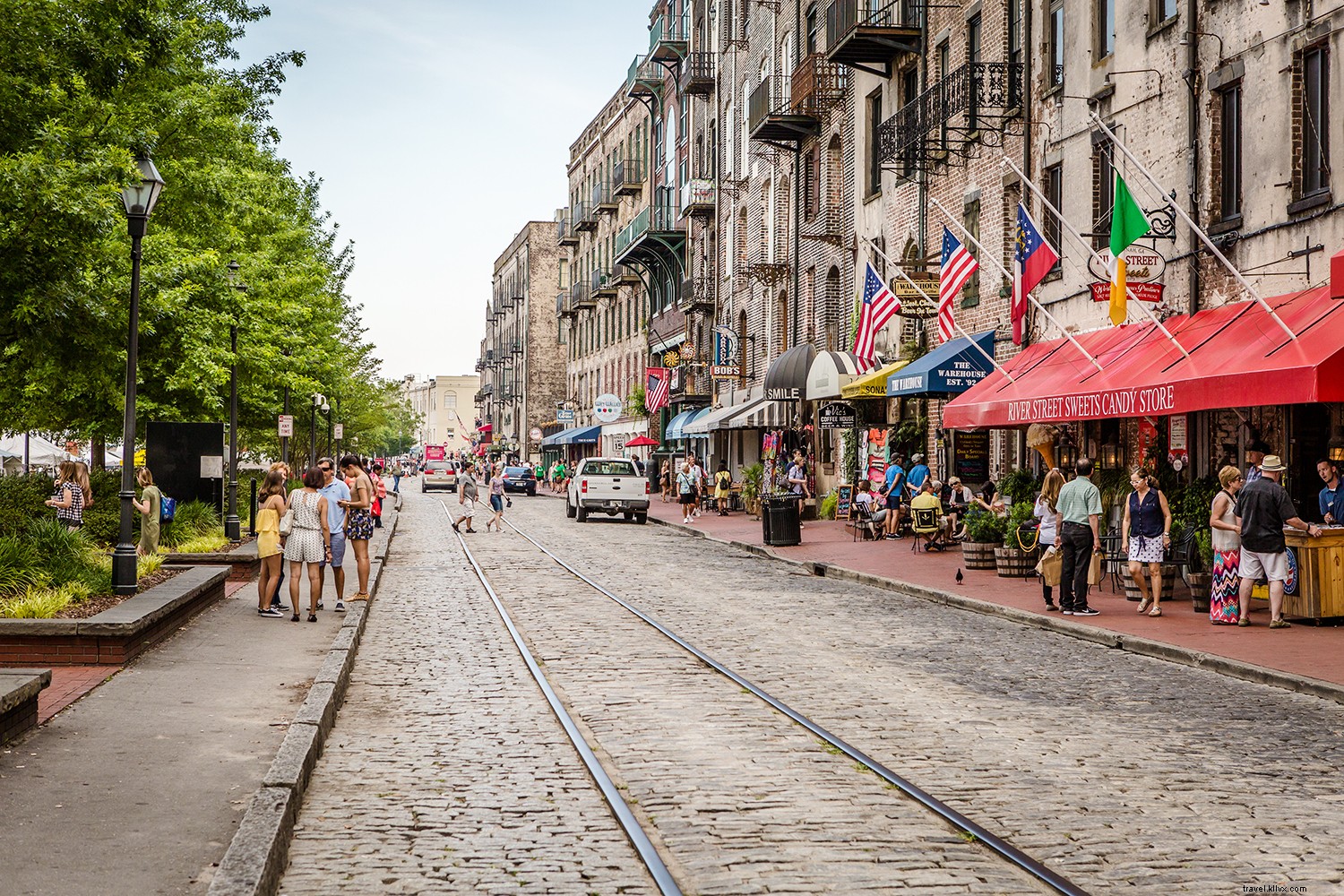 10 Timeless Reasons Savannah s Southern Charm Keeps Drawing Visitors Back