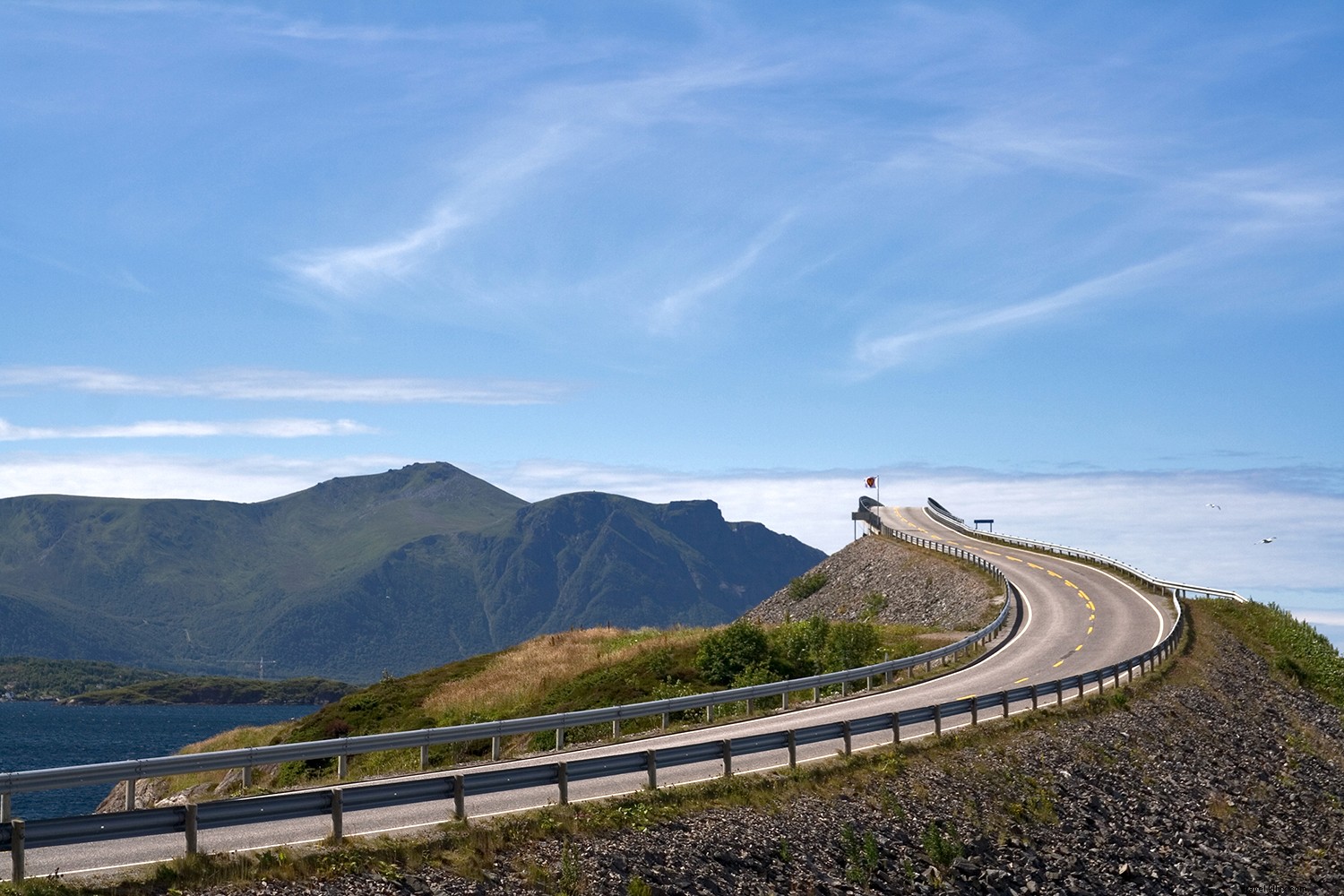 The World s Most Scenic Road Trips: Iconic Drives for Every Adventure Seeker