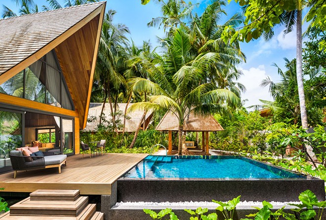 St. Regis Maldives Vommuli Resort: The Grande Dame of Overwater Bungalows