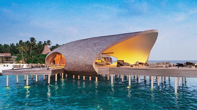 St. Regis Maldives Vommuli Resort: The Grande Dame of Overwater Bungalows