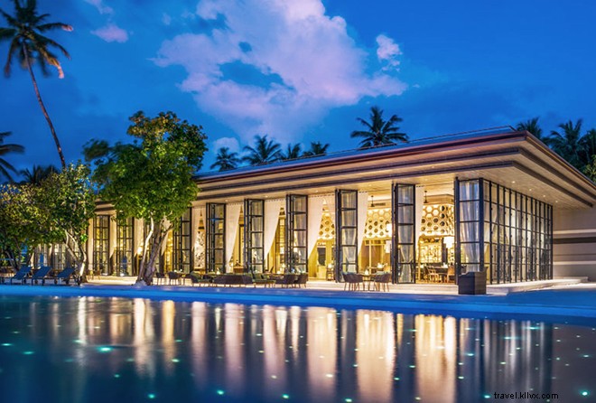 St. Regis Maldives Vommuli Resort: The Grande Dame of Overwater Bungalows