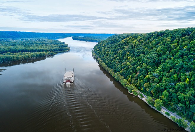 Discover Luxurious US River Cruises: Top Reasons to Book with American Queen Steamboat Company