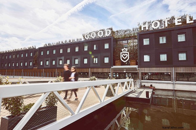 9 Extraordinary Floating Hotels Around the World