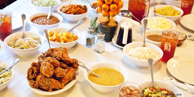 5 Unmissable Savannah Experiences: Iconic Sights, Haunts, and Flavors