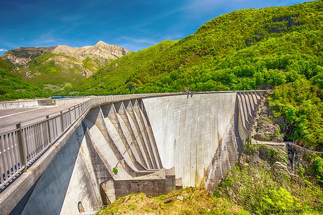 Top 6 James Bond Filming Locations: Iconic Spots to Live Like 007