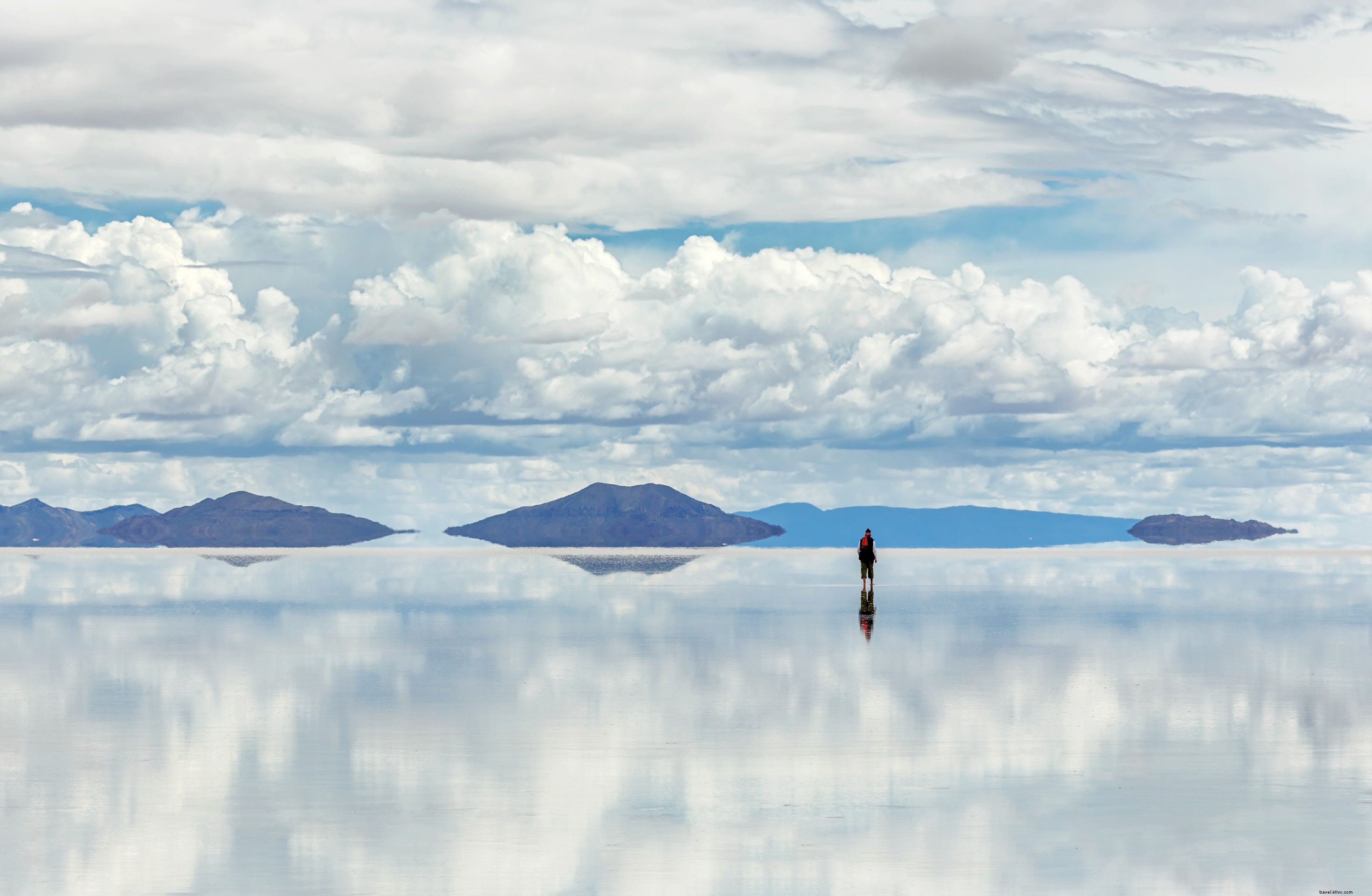 Salar de Uyuni: Bolivia s Vast Salt Flats, the World s Largest Mirror
