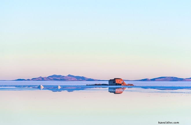 Salar de Uyuni: Bolivia s Vast Salt Flats, the World s Largest Mirror