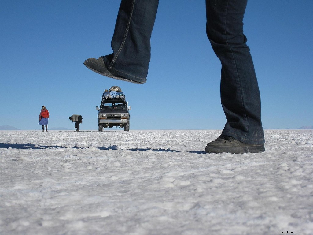 Salar de Uyuni: Bolivia s Vast Salt Flats, the World s Largest Mirror