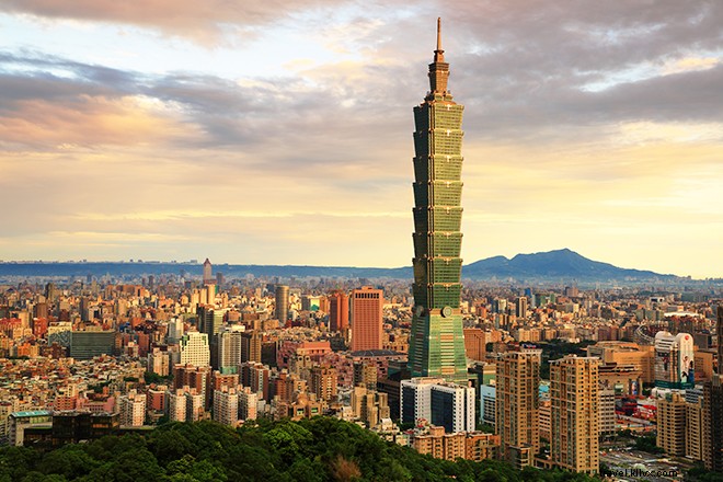 Stunning Bird s-Eye Views from the World s Top 10 Tallest Buildings