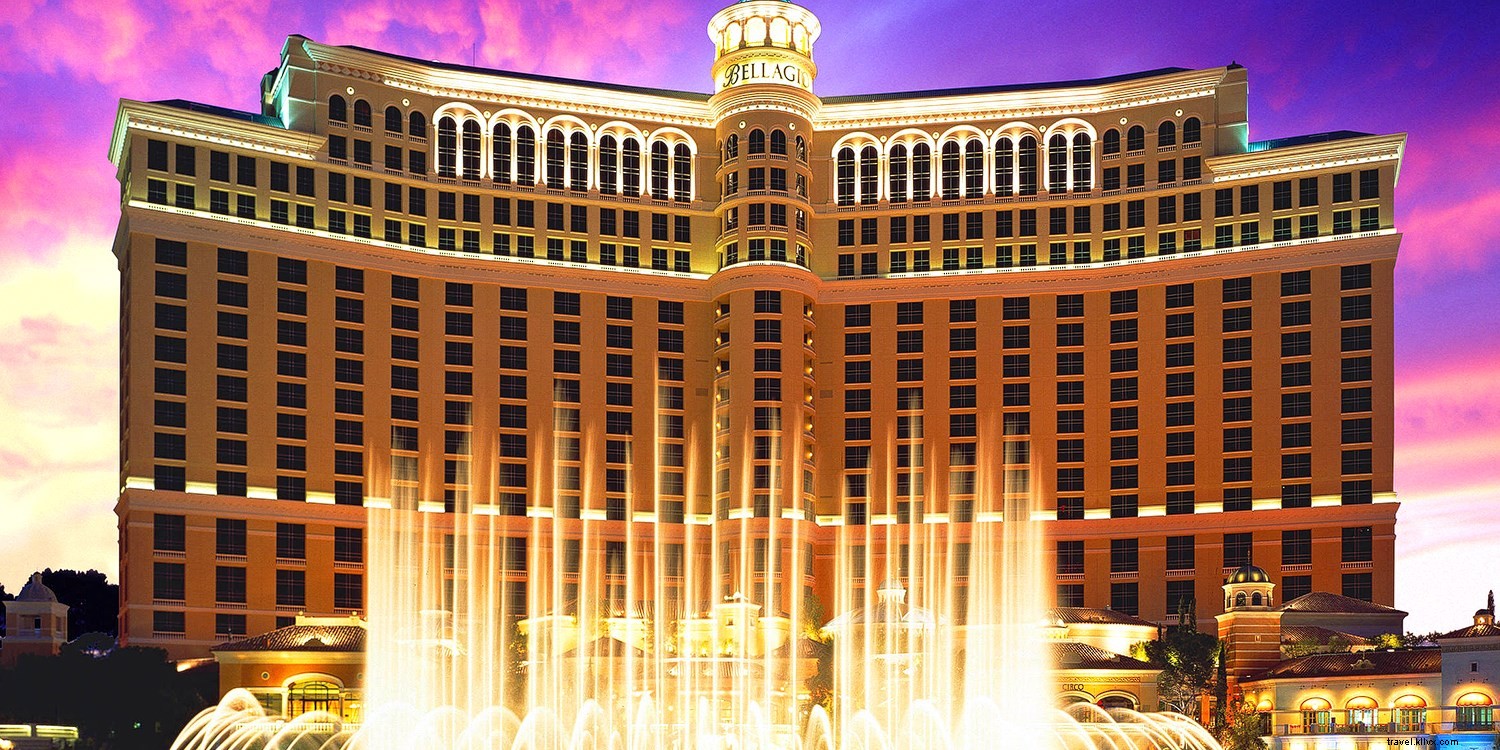 6 Iconic Tourist Traps That Are Truly Worth the Visit