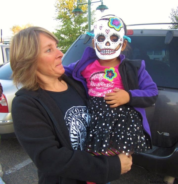 Día de los Muertos in Santa Fe: Traditions, Events, and Shopping Highlights