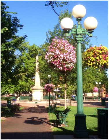 Discover Santa Fe s Vibrant Spring Colors: Capture and Share Your Favorites