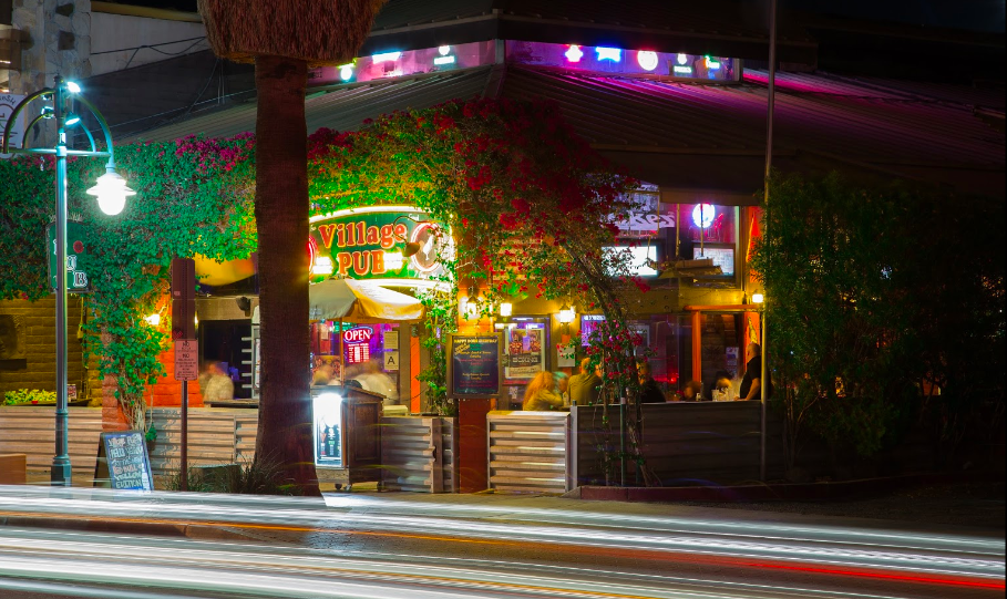Top Sports Bars in Greater Palm Springs: Game-Day Eats, Craft Beers & Lively Vibes