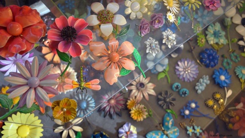 Ultimate Guide to Vintage Shopping in Greater Palm Springs: Best Stores, Thrift Shops & Hidden Gems