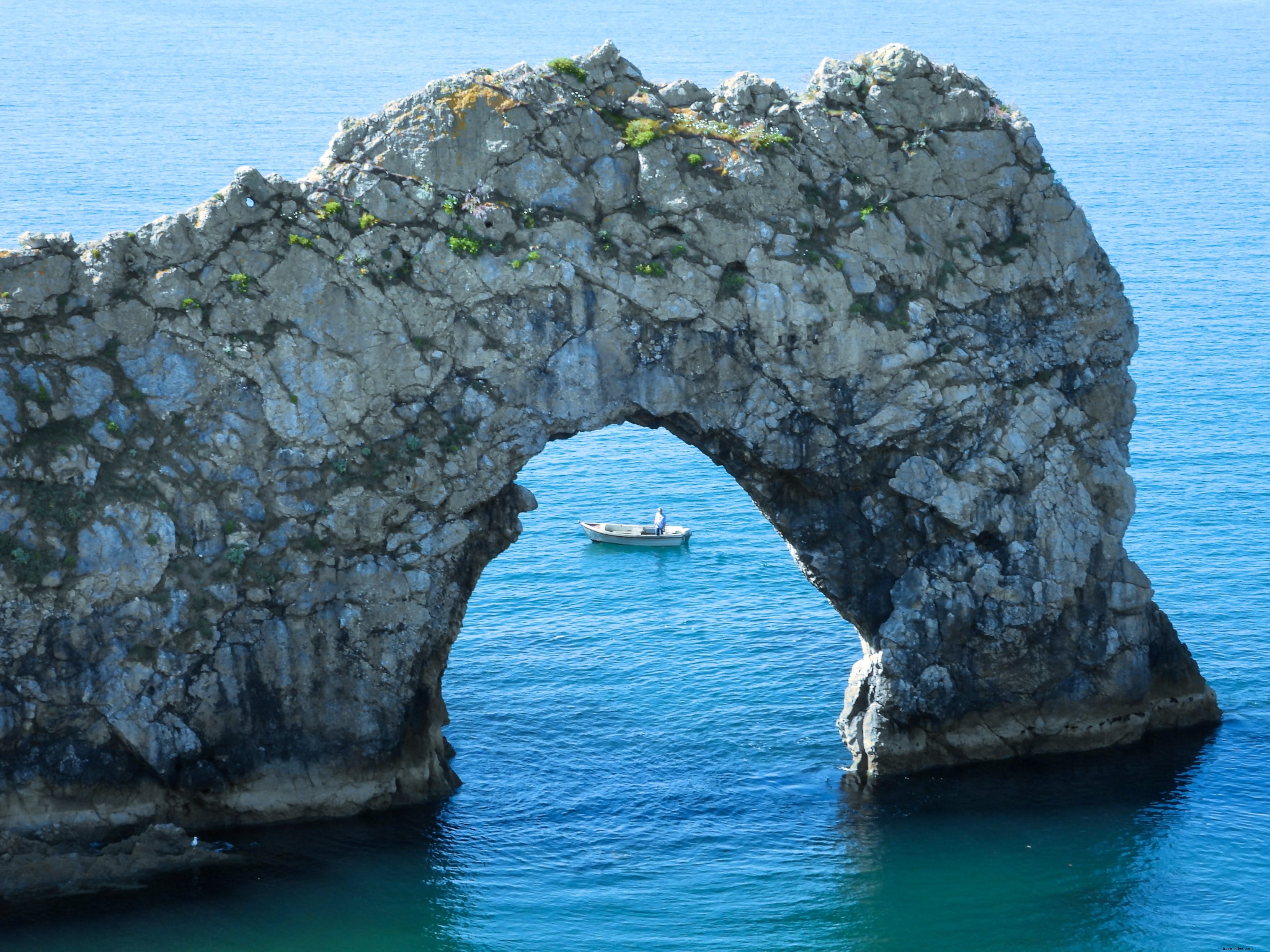 Durdle Door: Iconic Limestone Arch on England s Jurassic Coast near Wareham, UK