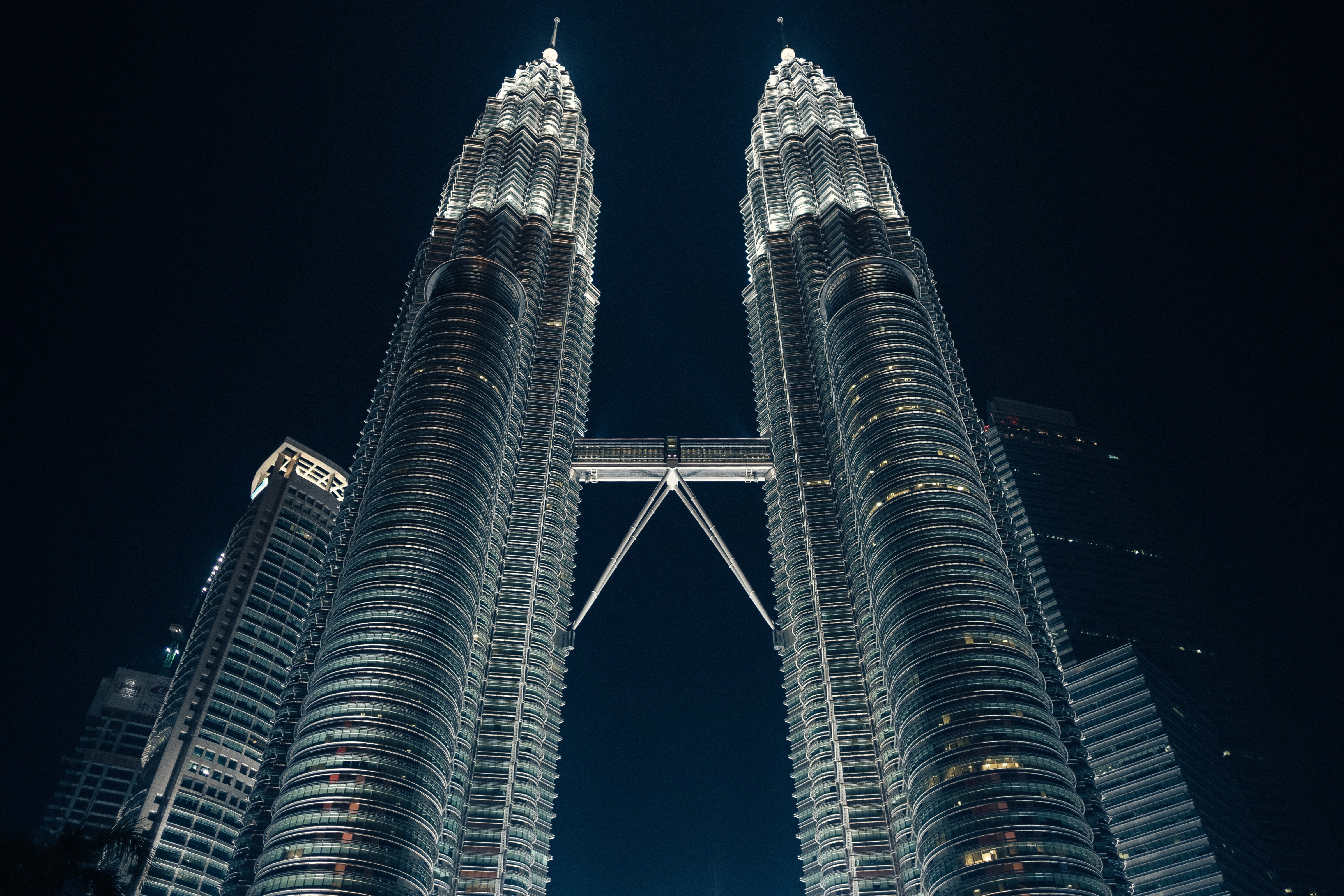 Menara Berkembar Petronas: Ikon Megah Kuala Lumpur, Malaysia