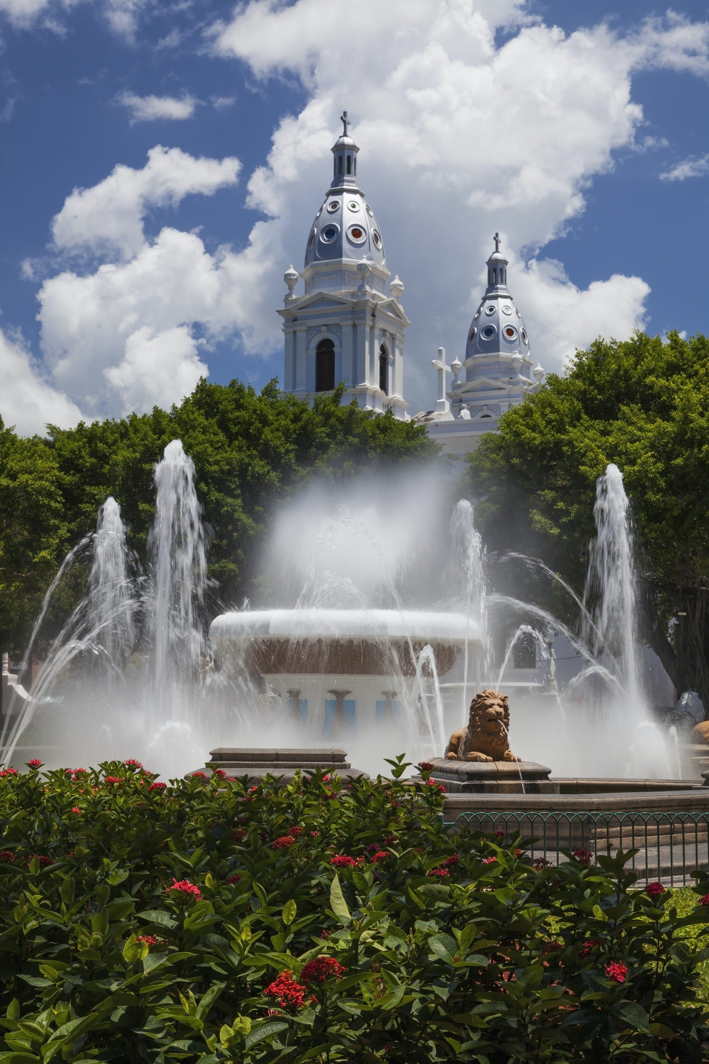 Plaza Las Delicias: Ponce s Historic Heart with Iconic Landmarks and Charming Fountain