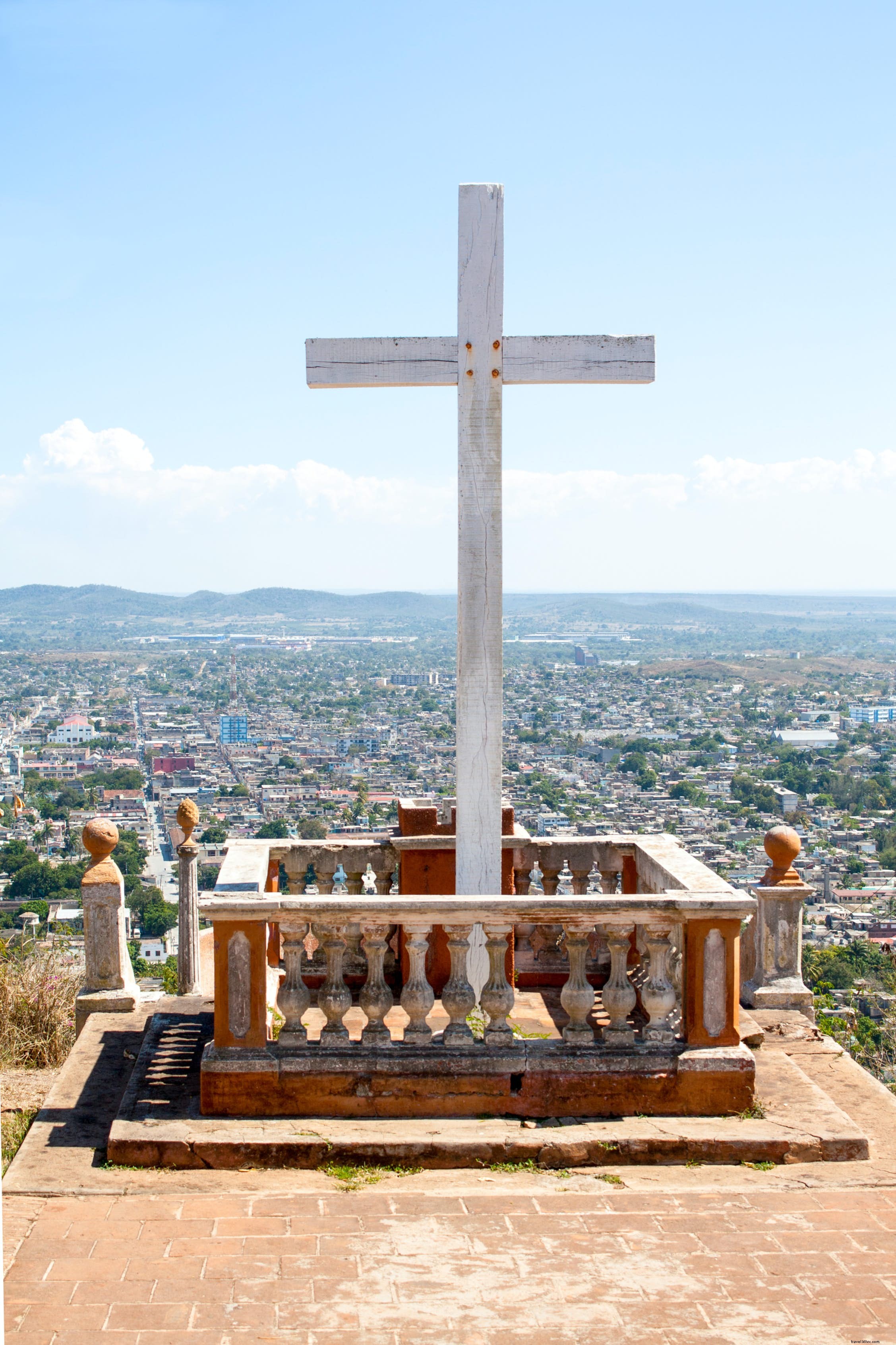 Loma de la Cruz: Historic Hilltop with Stunning Panoramic Views