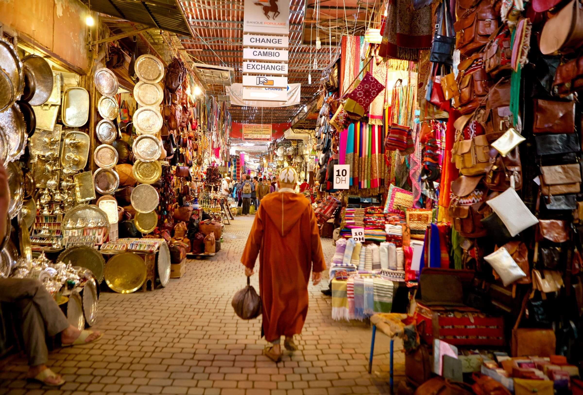 Master Haggling in Marrakesh Souks: Expert Tips, Prices, and Must-Buy Souvenirs