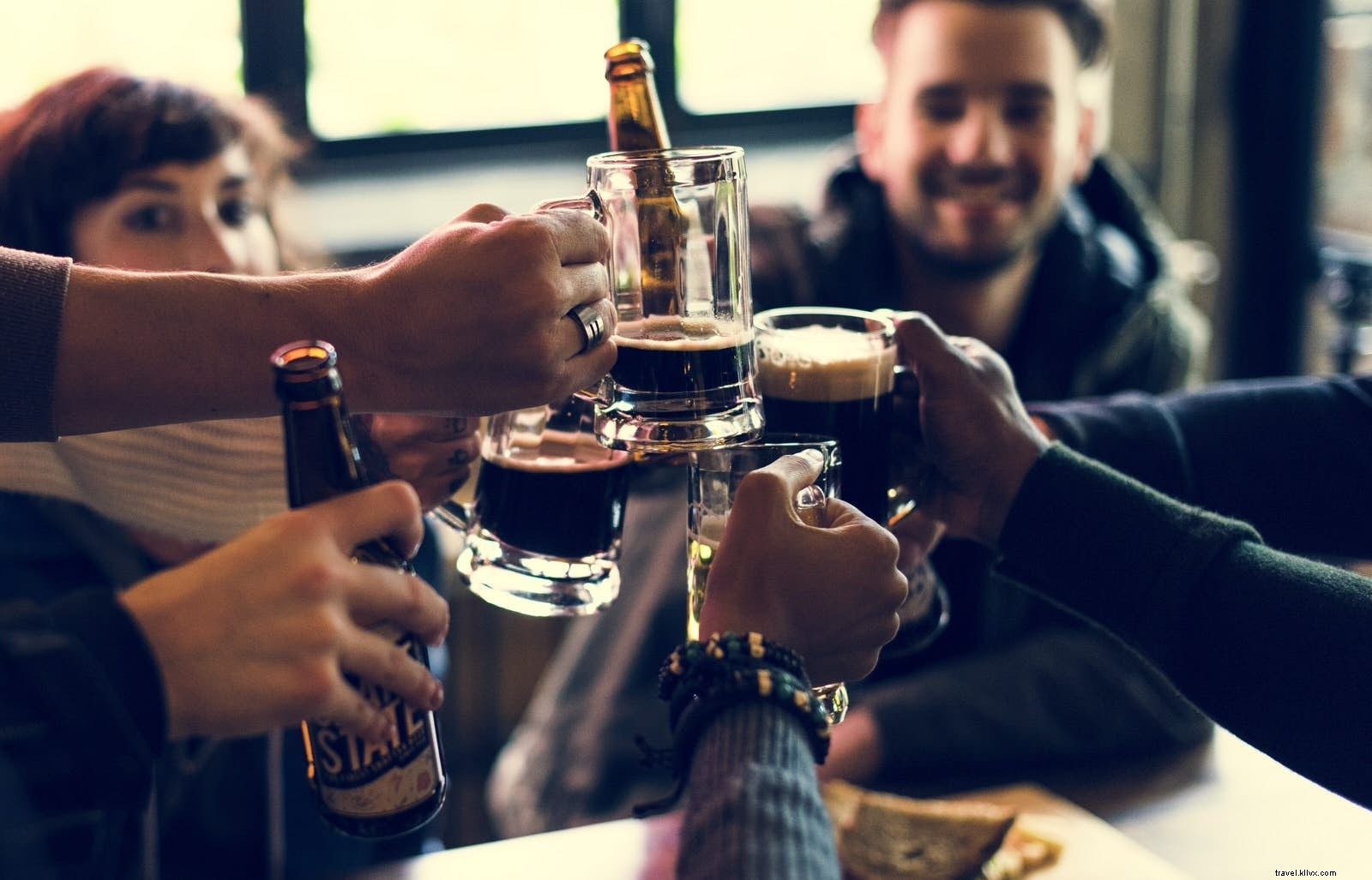 10 Effortless Ways to Make Friends While Traveling Solo