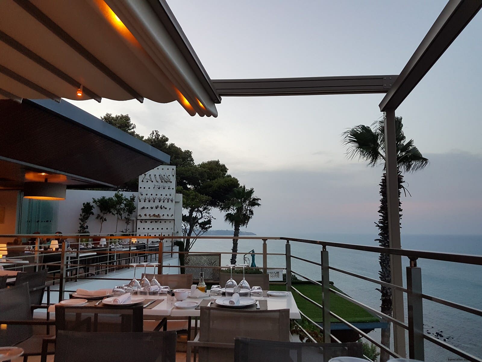 Top Alfresco Dining in Tunis: Best Seafront Restaurants with Stunning Views