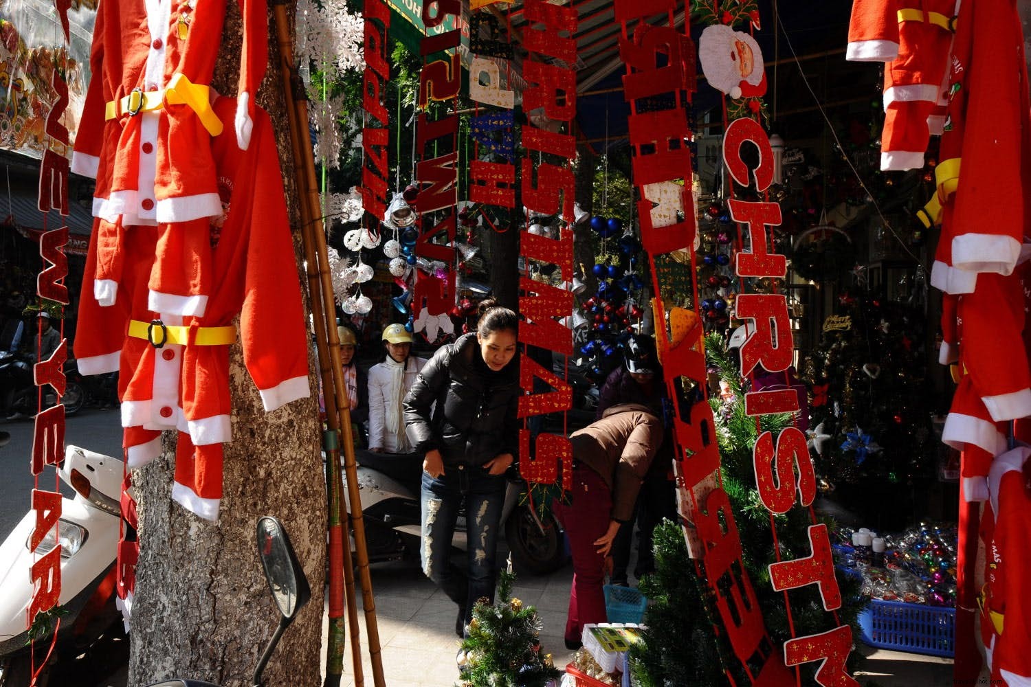 Festive Escapes: Unique Ways to Celebrate Christmas and New Year Around the World