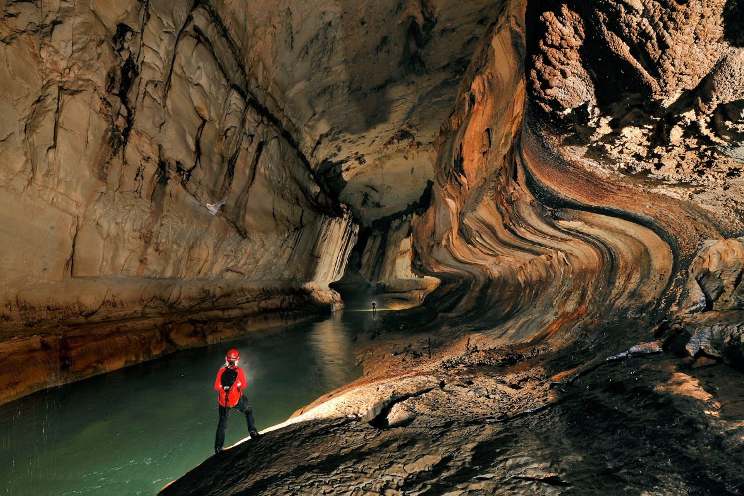Robbie Shone: Renowned Cave Explorer and Photographer Shares His Adventures