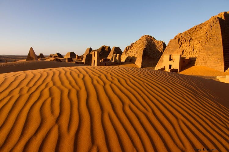 Discover Sudan s Ancient Wonders: Pyramids, Temples, and Desert Beauty in Stunning Photos