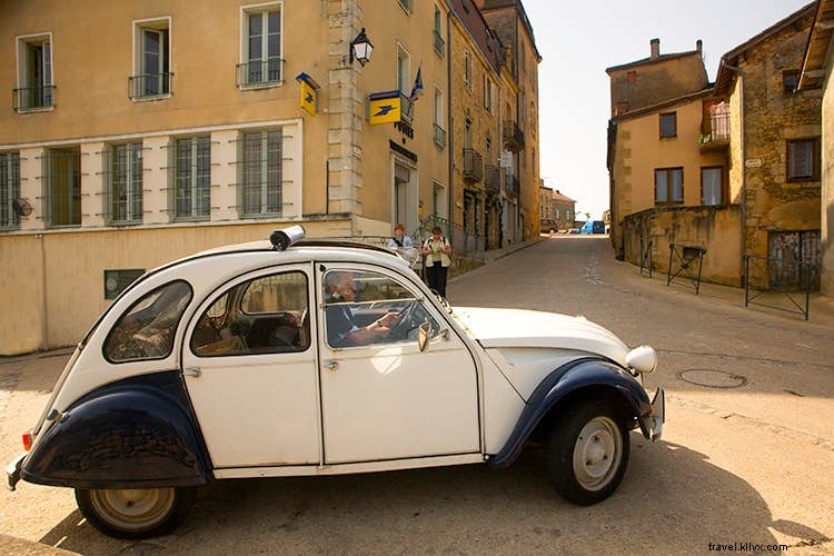 Top 10 Iconic Classic Car Experiences Around the World