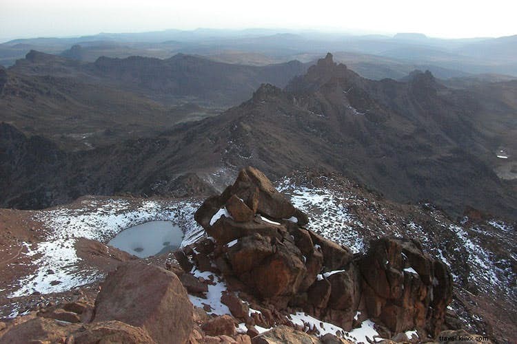 Iconic Bucket-List Travel Experiences: Luxury Splurges vs. Budget-Friendly Alternatives