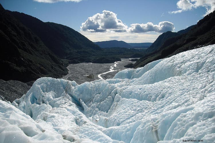 Iconic Bucket-List Travel Experiences: Luxury Splurges vs. Budget-Friendly Alternatives