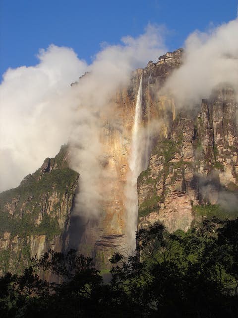 Discover the World s Most Spectacular Waterfalls: A Guide to Nature s Majestic Wonders