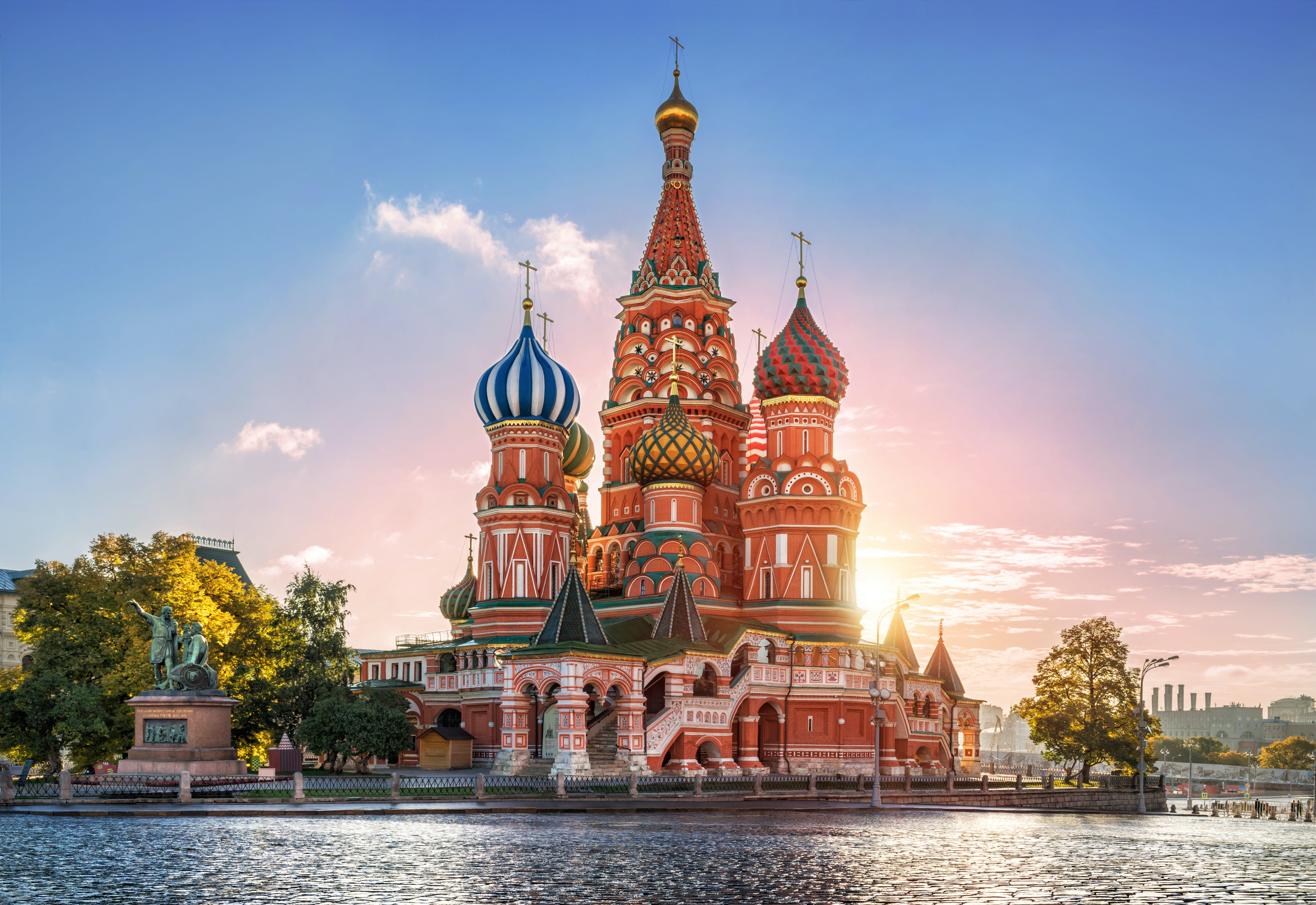 Vibrant Rainbow Destinations: Explore Every Color from Red Square to Lavender Fields