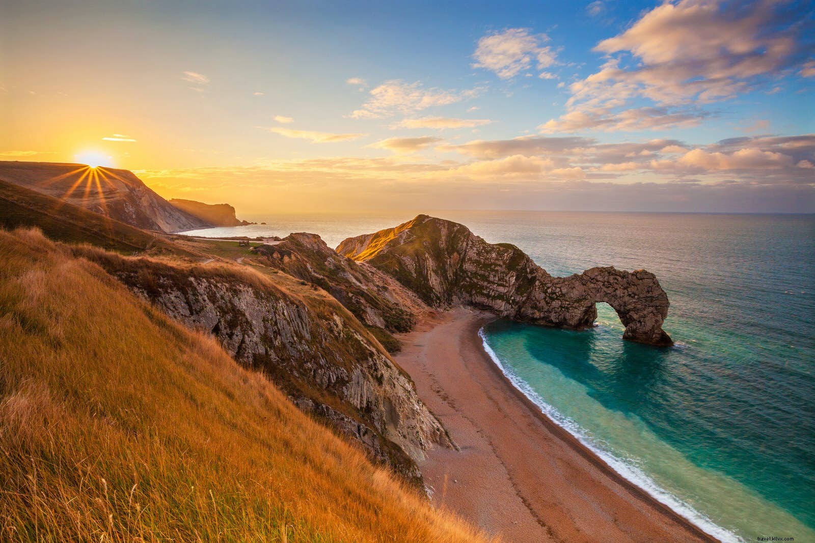 10 Spectacular Coastal Rock Formations Around the World