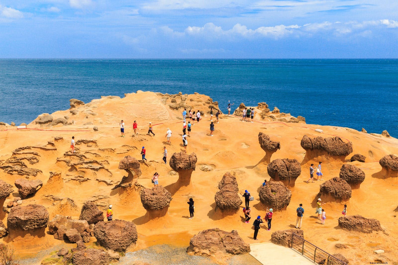 10 Spectacular Coastal Rock Formations Around the World