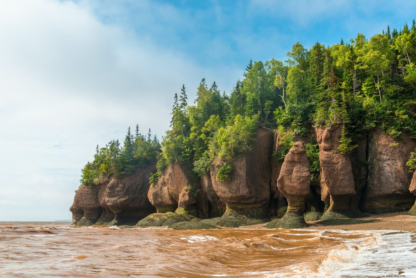 10 Spectacular Coastal Rock Formations Around the World
