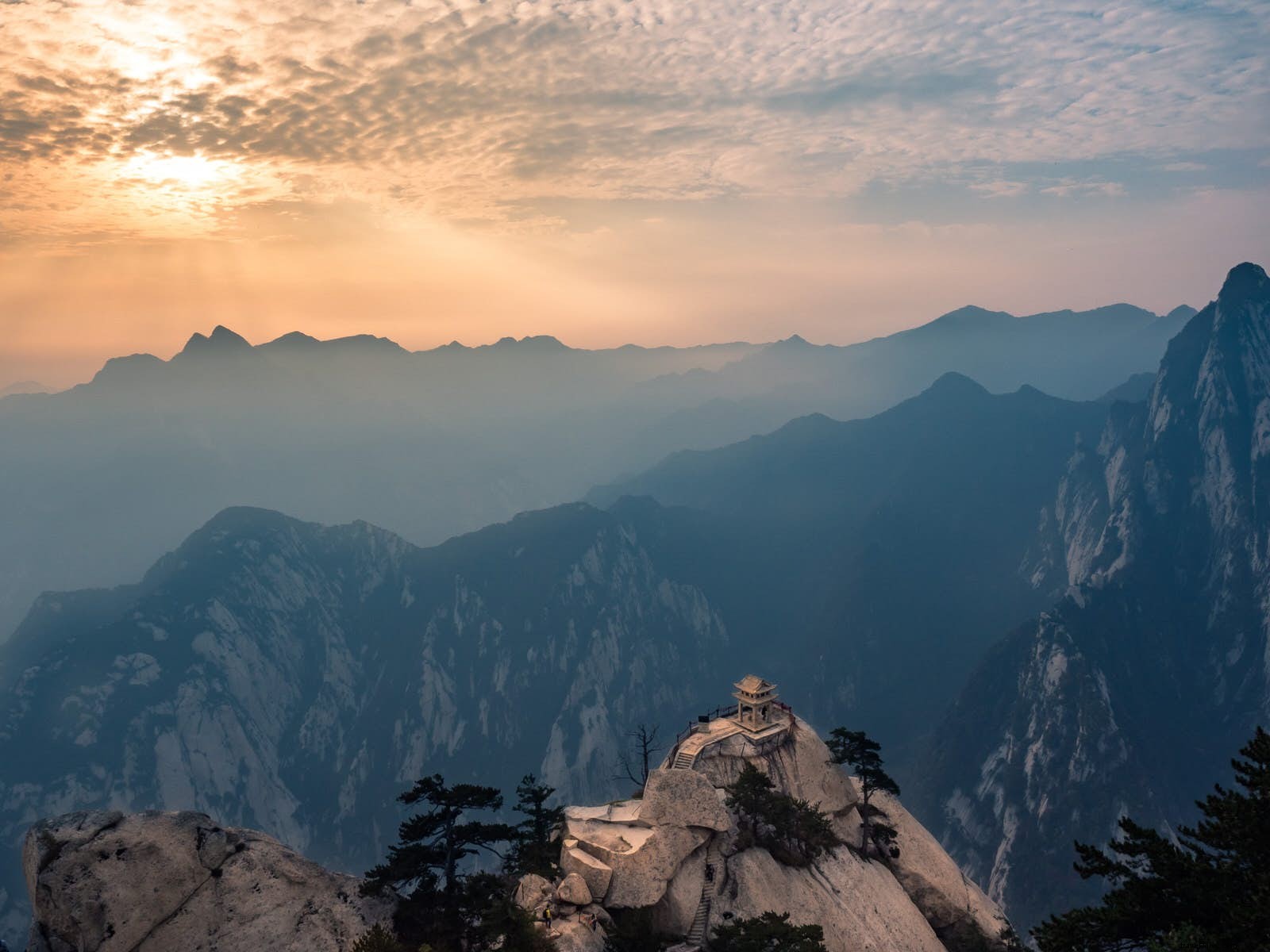 Hiking Hua Shan from Xi an: Guide to China s Sacred Taoist Mountain and Epic Trails