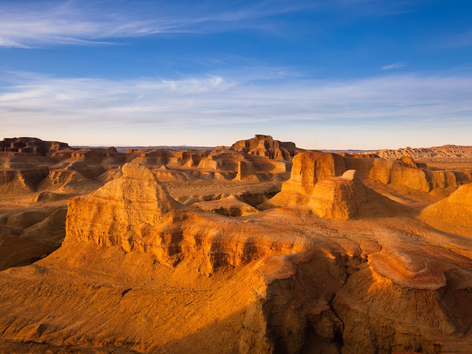 Discover Gansu: Epic Silk Road Adventures West of the Yellow River