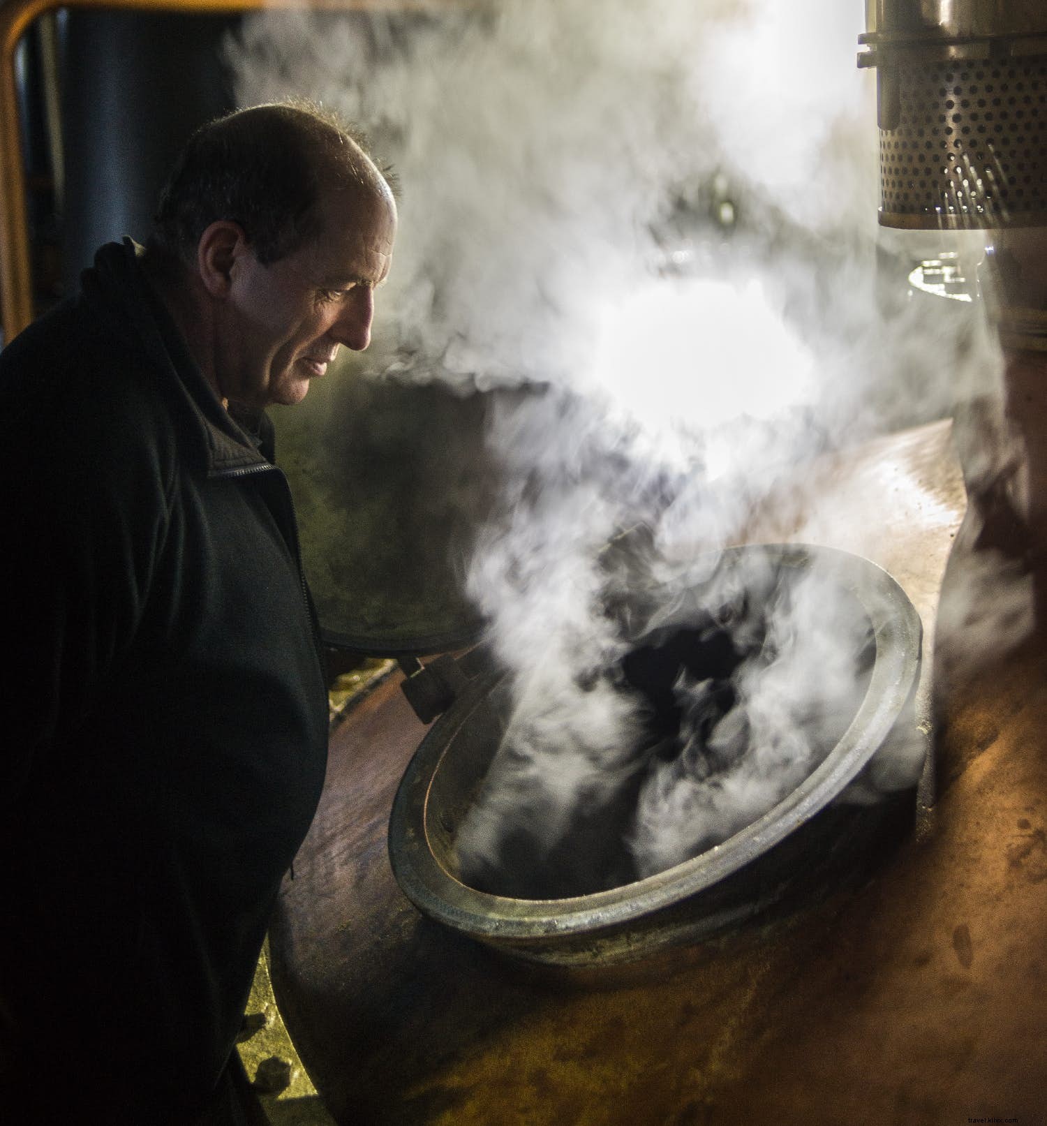 Discover Top Micro-Distilleries Worldwide: Crafting Exceptional Spirits with Local Ingredients