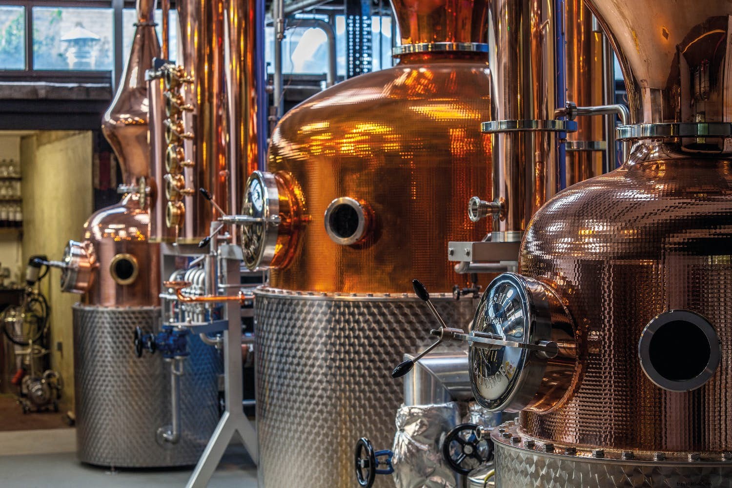 Discover Top Micro-Distilleries Worldwide: Crafting Exceptional Spirits with Local Ingredients